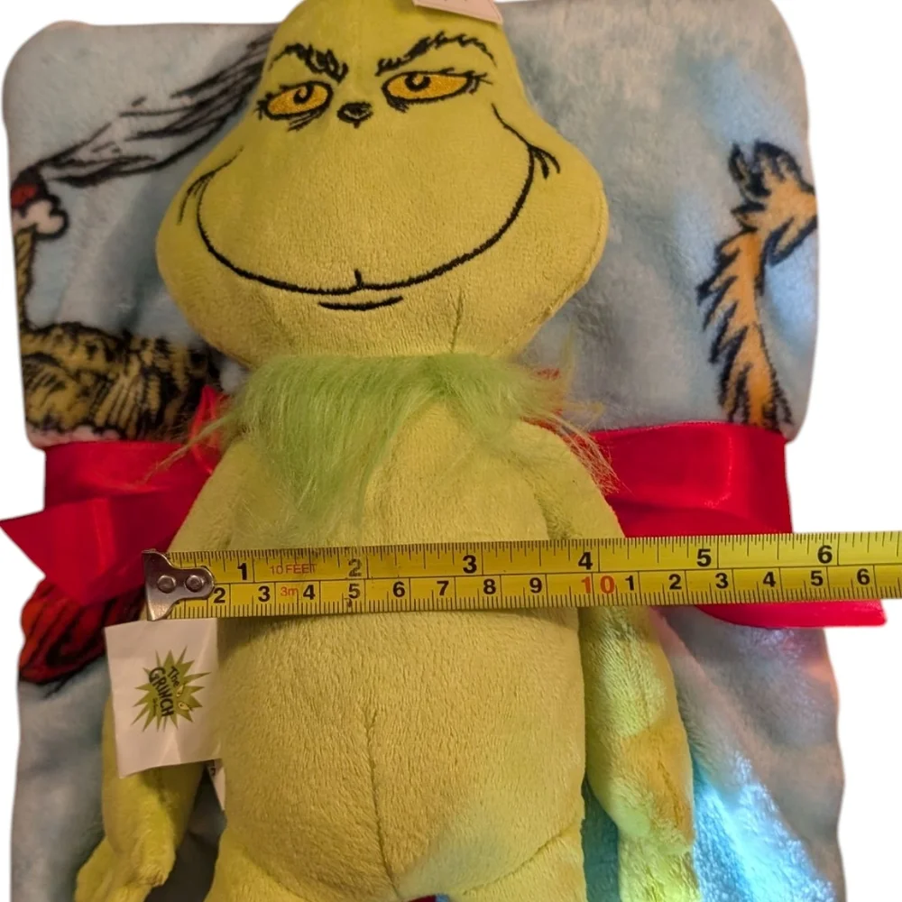 Dr. Seuss The Grinch Plush Hugger & Throw Set NWT - Picture 6 of 11